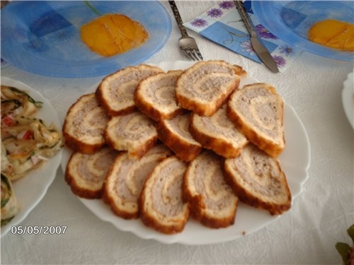 любимый салатик моего мужа "Селёдка по джазовому" яично-мясной рулетик,очень вкусный - 2