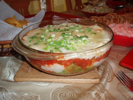 Девятислойным Мексиканский дип и кукурузные чипсы к нему(рецепт в теме) Капустный салат с семечками...