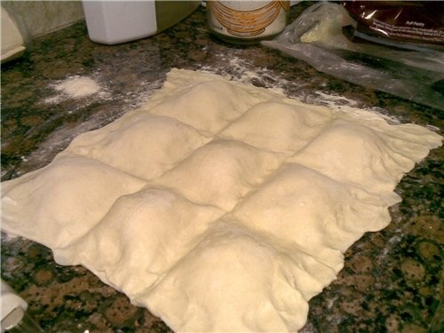 Бурекасы с творогом,оливками и заатаром(майоран) Готовое слоеное тесто 200 г творога 100 г домашнег...