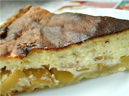 У нас сейчас очень много яблок, поэтому пеку с ними довольно много