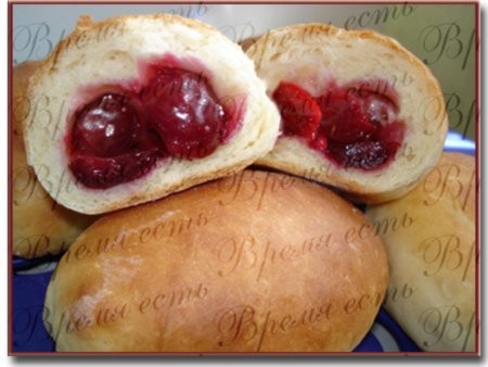 Пирожки с вишней