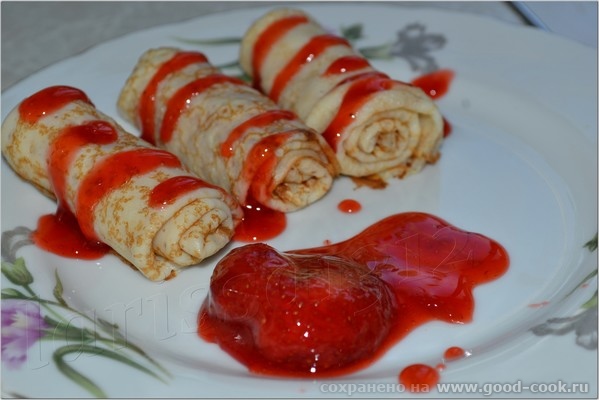 ТОНКИЕ БЛИНЫ С КЛУБНИЧНЫМ СОУСОМ