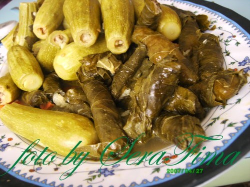 Оооооооооочень вкусно Фаршированные кабачки и виноградные листья А это кексики пекла с бананом и ми...