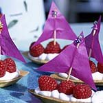 Кораблики из творога и малины Вым нужно для 12 штучек: * 90 г масла, нарезаного кусочками * 150 г м...