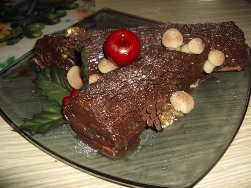 Ну и всуну сюда мой новогодний десерт "Рождественское полено" От Оли- Makosh (рецепт на КТ)