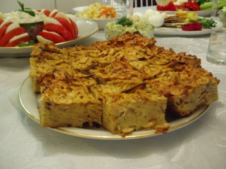 Бабка из мацы(мама делает),нужно вместо хлеба кушать мацу Ну и маца,собстна Веер из помидор и яиц,у...