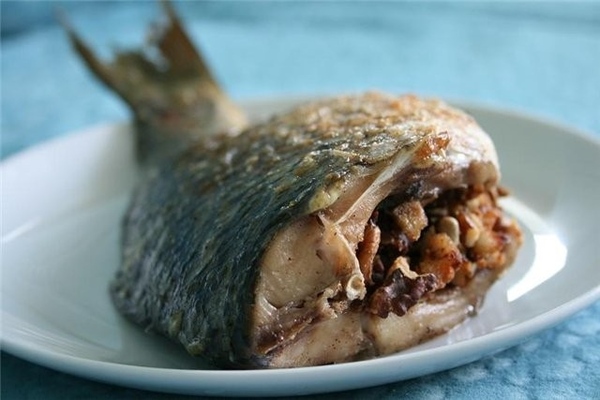 карп ,фаршированный орехами