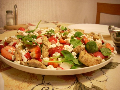 Салат с клубникой, курицей и творогом Огуречно-луковый салат с цитрусовой заправкой Классический яи... - 2