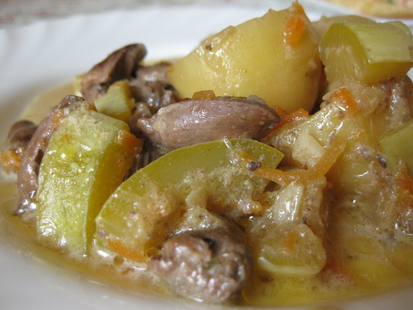 Рагу из молодых овощей с куриными сердечками