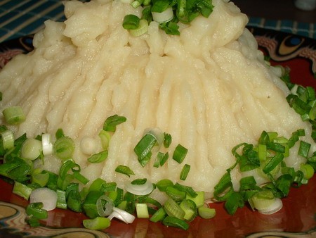 КАРТОФЕЛЬНОЕ ПЮРЕ С КОРНЕМ СЕЛЬДЕРЕЯ картофель, корень сельдерея, несколько зубков чеснока