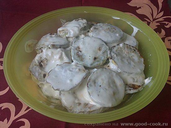кабачки с чесноком и сметаной
