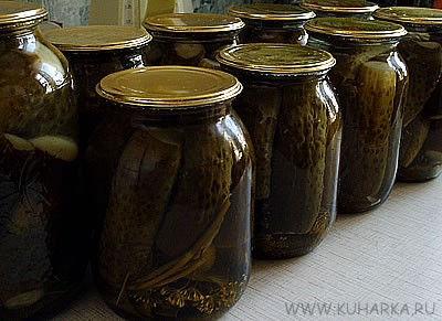 В выходные закрыла несколько баночек маринованных "болгарских" огурчиков