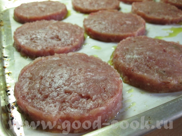 Мясные гамбургеры с овощами и сыром Ингредиенты: &#9632; 600 г свинины (или телятины) &#9632; 1 лук... - 4