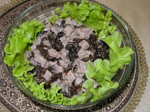Салатик с языком и черносливом Блины