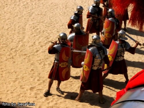 Здесь появилась немногочисленная римская армия (но все равно очень интересно - 3