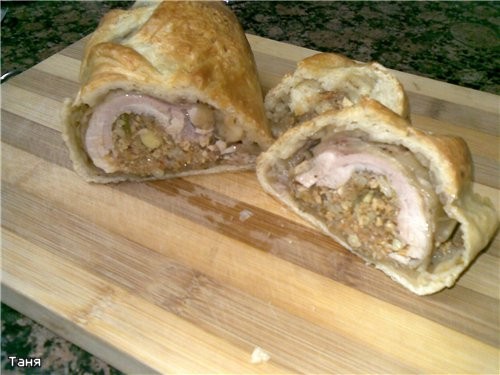 Мадфуне(фаршированная курочка в тесте) Моя ошибка: пекла одновременно с пирогом,курочку поставила н... - 2