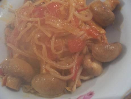 а еще была курочка, аромааатная, фкууууусная курочка тушено-вареная 300гр шампиньонов(мытых) 1 боль...