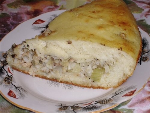 Я сегодня сделала пирог с рисом и рыбными консервами