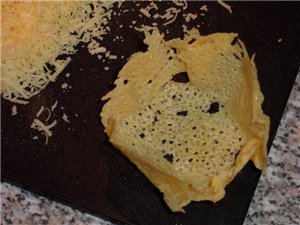 снимаем и кладем на дно стакана обжимаем руками, он уже не очень горячий корзинка готова к ннаполне... - 3
