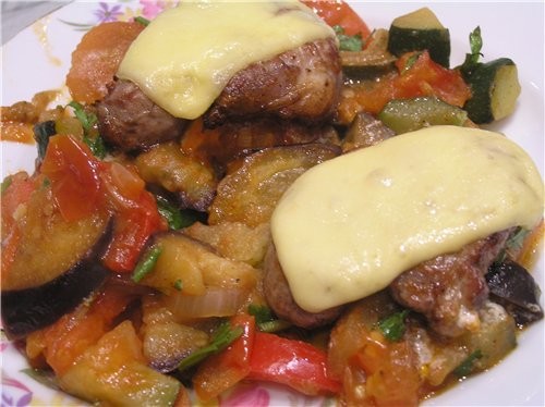 Азу из телятины с красной фасолью, маринованными огурчиками и лимоном Свиное филе, запеченное с рат... - 2