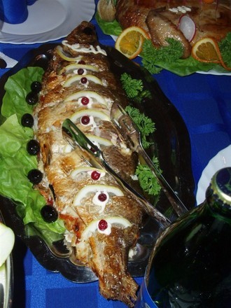 Вот этот салатик, типа греческого, Шопский кажется называется Курица фаршированная блинами, вот это... - 3