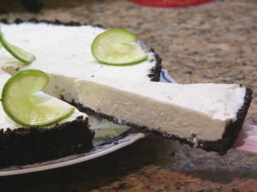 Легкий, вкусный, освежающий, летний десертный тортик Frozen Margarita Pie Количество ингредиентов в...