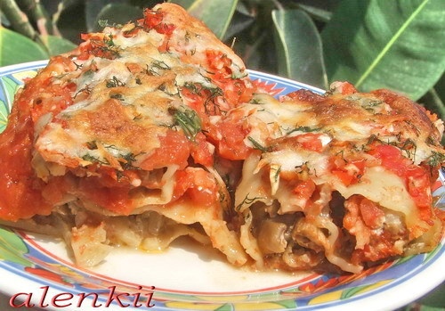МАРИНОВАННЫЙ БОЛГАРСКИЙ ПЕРЕЦ КАНЕЛОНИ С МЯСОМ И БЕЛЫМИ ГРИБАМИ ПОД ТОМАТНО-ЛУКОВЫМ СОУСОМ САЛАТ "С... - 2