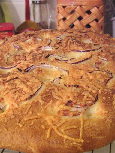 Картофельная фокачча с луком и сыром Ржаной хлеб на закваске с грецкими орехами и сушеной клюквой