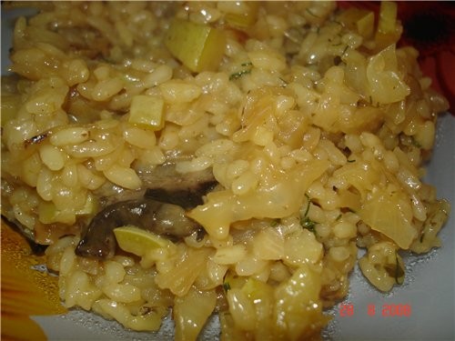 Рис с овощами Кабачок,капусту и лук обжарить на минимальном количестве рас