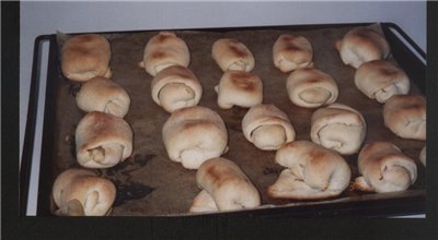 Мамины пирожки 350 гр маргарина, 25 гр дрожжей(лучше свежие или 1 столовая ложка сухих), 1,5 столов...