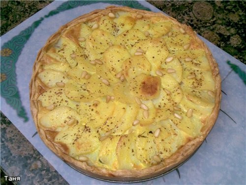 Мой милый давно и долго просил меня испечь какой-нибудь пирог с курицей и картошкой