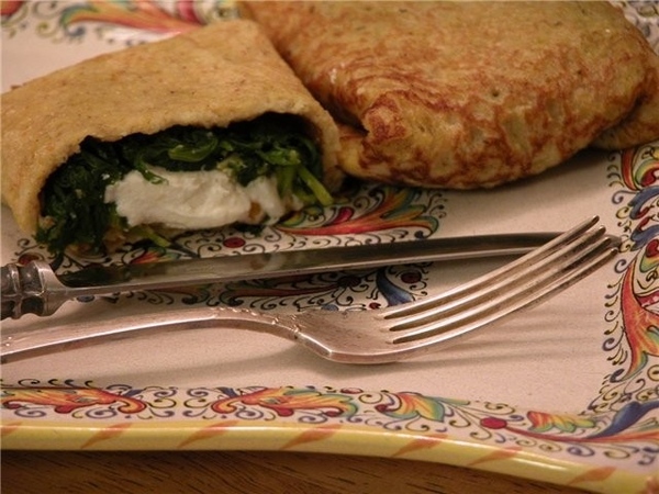 CREPES СО ШПИНАТОМ И КОЗьИМ СЫРОМ