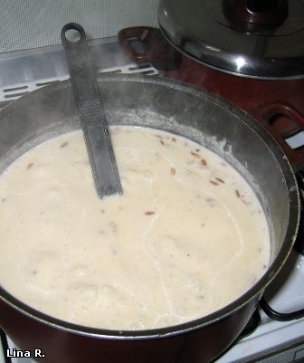 4.Пока мясо варится, готовим лябан: в лябан( 2 кг) насыпать 4-5 столовых ложек муки, соль, яйцо, по... - 3
