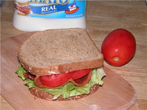 СЛОЁНАЯ БУХАНКА BLT (Bacon Letuce, Tomato) БУТЕРБРОД С ОГУРЦОМ - 2