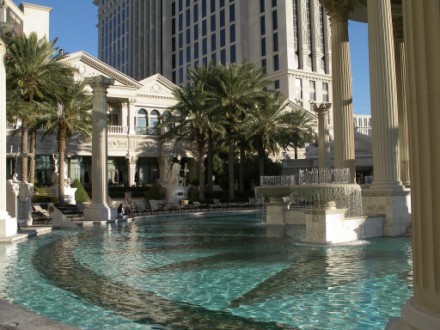 Один из самых красивых отелей в Вегасе, на мой взгляд, безусовно Ceasar palace Он протягивается на... - 6