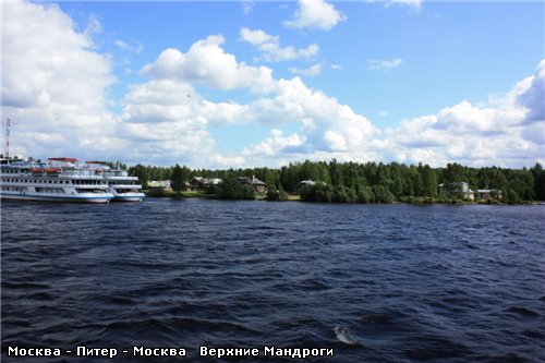 Подплываем к деревне Верхние Мандроги