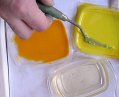 3 Готовлю краски жидко разводя их с очищенным подсолнечным маслом, тройчаткой или скипидаром