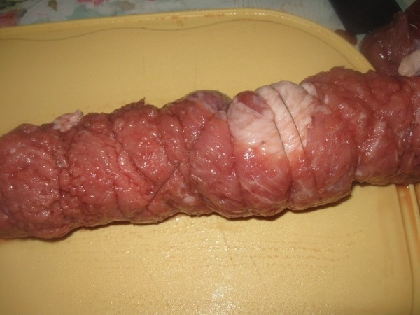 Мясо обильно поливаем соевым соусом, посыпаем перцем ( у меня смесь перцев) и выкладываем вишню без... - 4