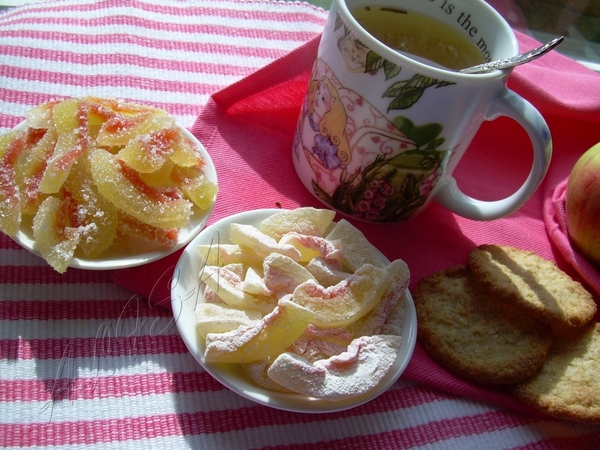 Девы и я вам принесла вкусняшки с праздником угостить