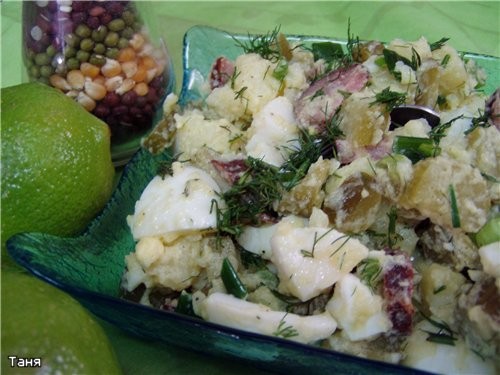 Картофельный салат с копченой колбасой