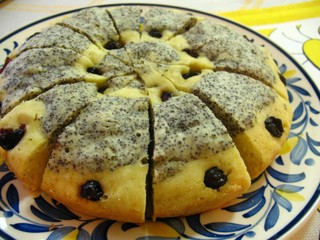 Несложный в приготовлении, эффектный и вкусный Вишневый кекс с маком рецепт 200 г слив