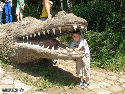 Это сын играл в цирк (крокодил находится в Долине роз) А это мы гуляли в парке