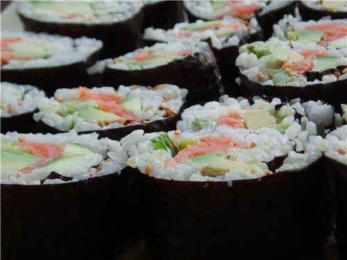 Вот еще фоток из того,что мы кушали на етой неделе Sushi (рецепт в содержании на первой стр