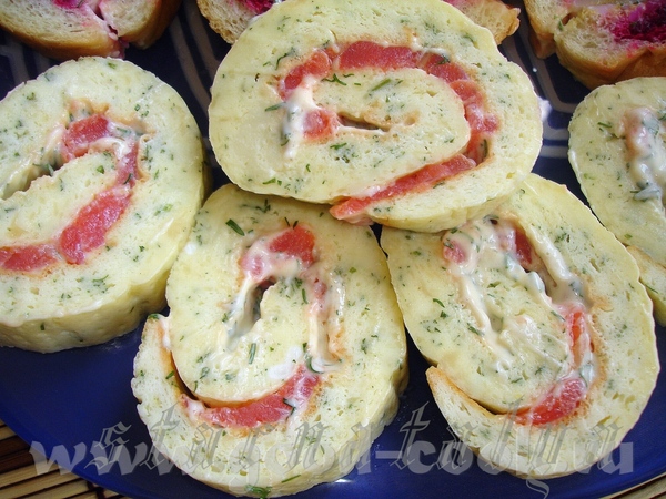 ЗАКУСОЧНЫЙ РУЛЕТ С КОПЧЁНОЙ ФОРЕЛЬЮ