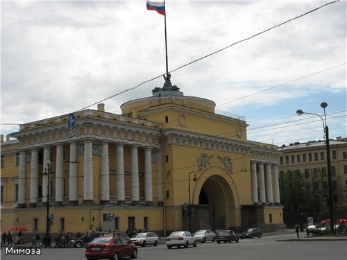 Восточный фасад Адмиралтейства - вид с Дворцового моста