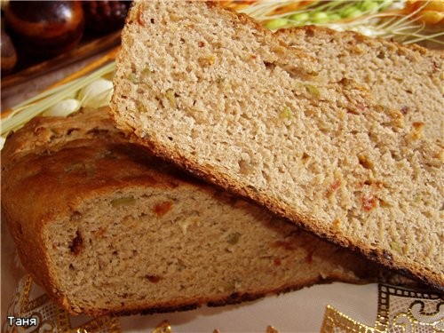 Ржаной хлеб с сушеными помидорами и оливками - 2