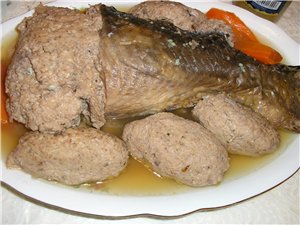 Еще были яхние (мясное ассорти, украшенное вареными овощами), рыба фаршированная (в фарш входят кро... - 2