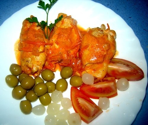 Pechuga de pollo rellena de verdura con salsa de nata Рулетики из куринного филе с овощами, тушеные... - 3