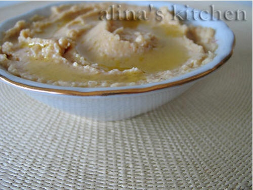 2 чашки сушеного турецкого гороха (chickpeas), замочить на ночь 2 зубчика чеснока, подавить 1/4 чаш...
