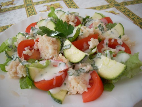 Салат с мясом криля и йогуртовой заправкой